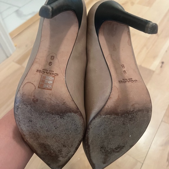 Coach Women's Tan Heels - Picture 4 of 9